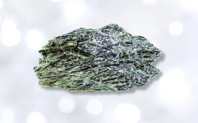 แอกทิในไลต์ Actinolite ขจัดความกลัวด้วยพลังใจ