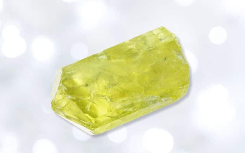 อะพาไทต์สีเหลือง Yellow Apatite กล้าหาญเผชิญทุกสิ่งอย่างมั่นใจ