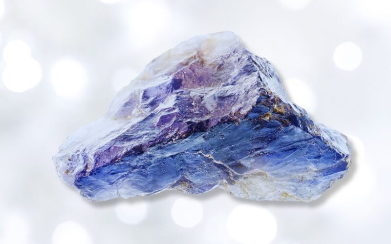 ไอโอไลต์ Iolite เข็มทิศแห่งปัญญาฉายแสงสู่คำตอบภายใน